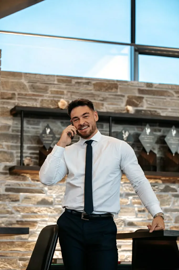 Advokat Martin Faurholt Møller i telefonsamtale